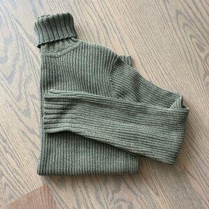 Green ribbed Sonoma turtleneck sweater